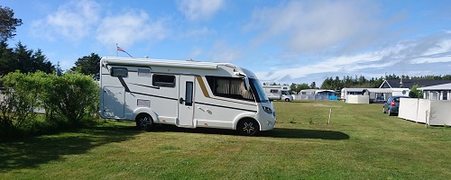 Autocamper på pladsen