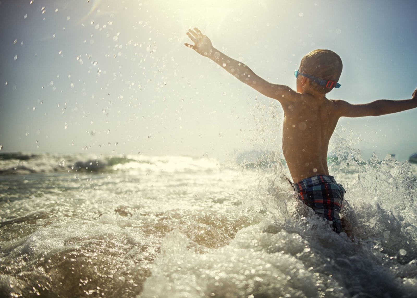 Lokal - Vesterhavet - Dreng bader